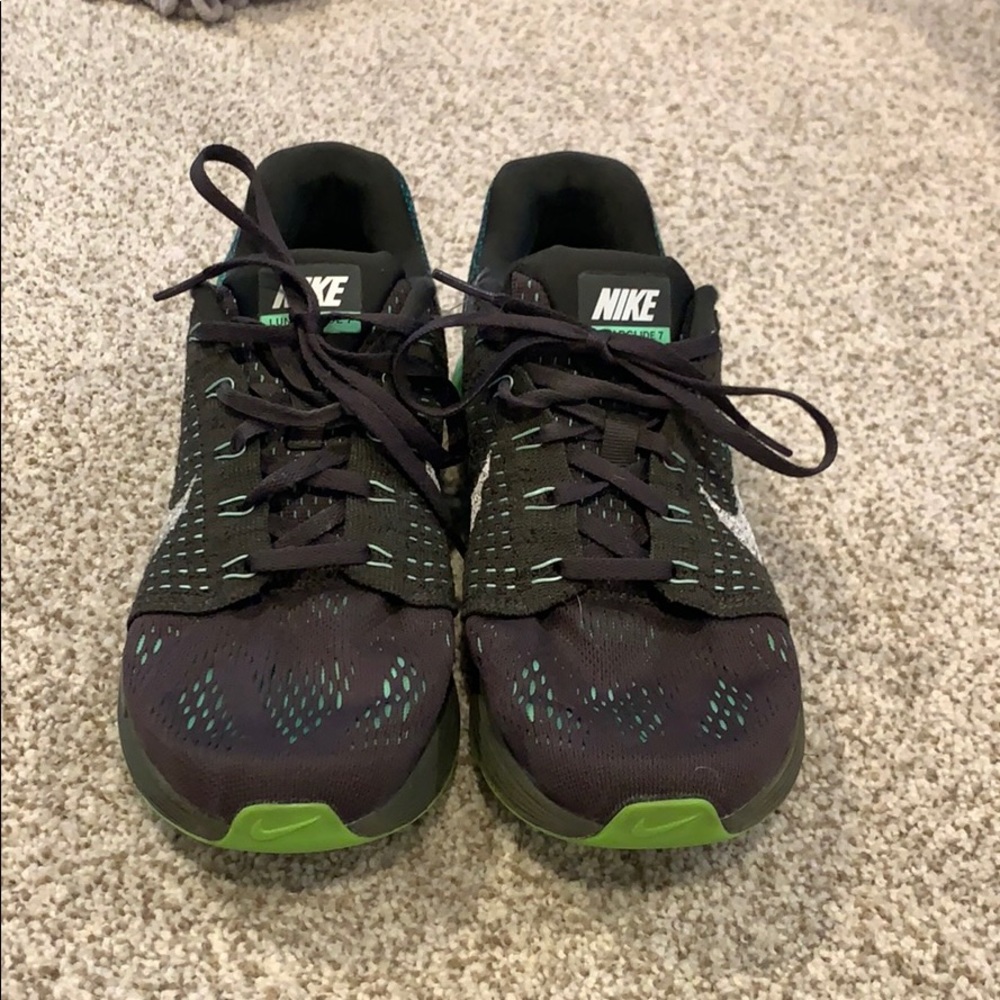 Nike tennis shoes